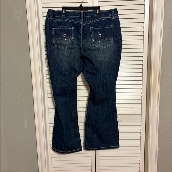 INC International Concepts Women's Boot Leg Short - Picture 3 of 3